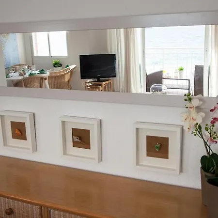 Seafront Unbeatable Location A דירה בנידורם