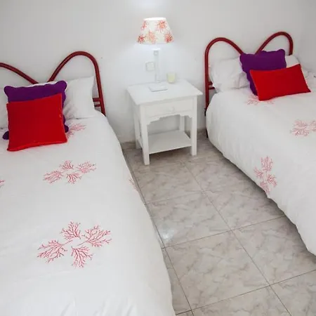 Seafront Unbeatable Location A דירה בנידורם