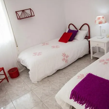 Seafront Unbeatable Location A דירה *