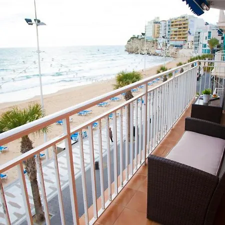 Seafront Unbeatable Location A דירה *