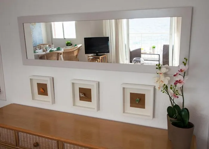 Seafront Unbeatable Location A דירה בנידורם