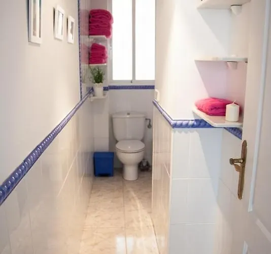 Seafront Unbeatable Location A דירה *